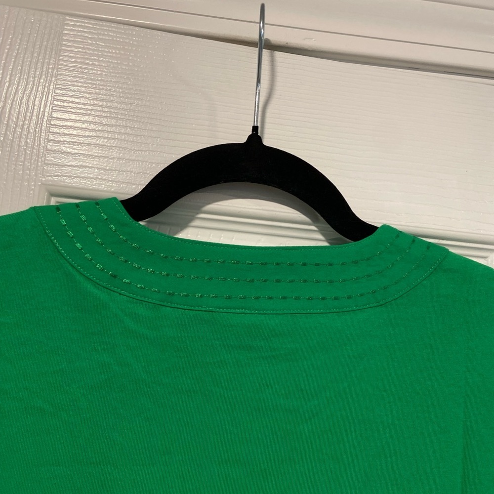 NWT Rafaella Size M Kelly Green V Neck Short Sleeve Tee Shirt Embroidered Trim - Picture 8 of 11